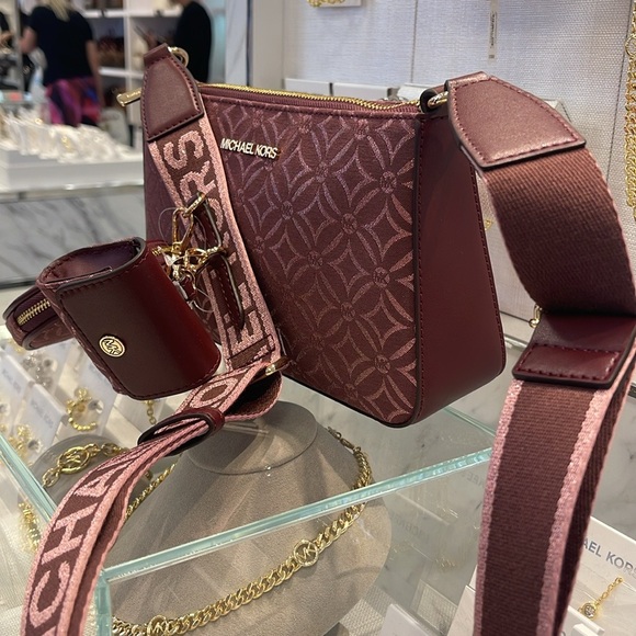 MICHAEL KORS Jet Set Travel Small Logo Jacquard Crossbody With Tech Attach - Picture 4 of 16